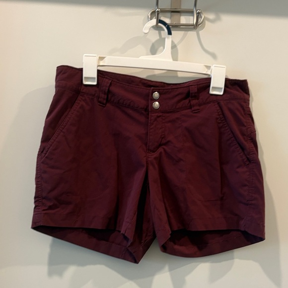 Women's Columbia Burgundy Shorts - SIze L - Picture 1 of 3